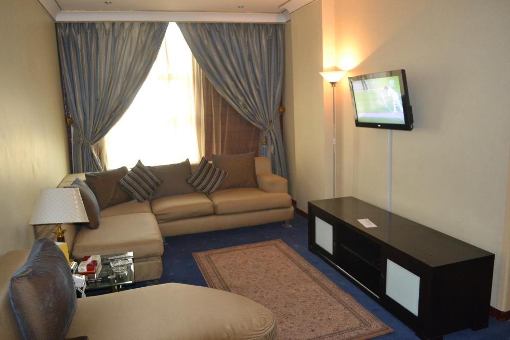 Bilqase Throne Hotel Dammam Phòng bức ảnh