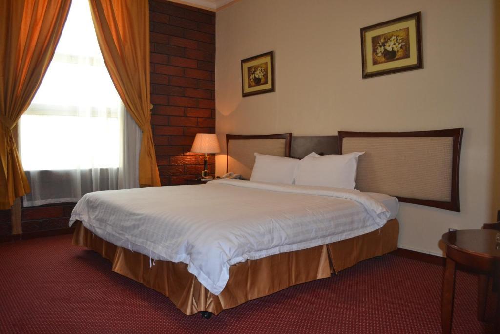 Bilqase Throne Hotel Dammam Phòng bức ảnh